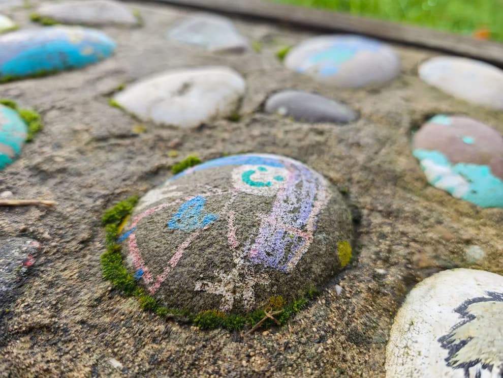 Poco-F8-Ultra-camera-samples-pebble