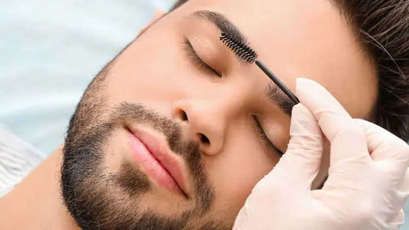 آیا نتیجه کاشت ابرو در آقایان دائمی است؟
